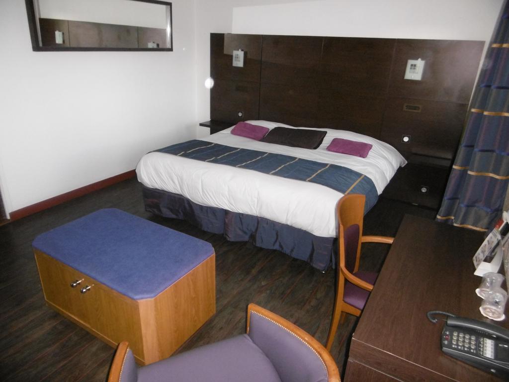 Hotel De L'Arrivee Guingamp Eksteriør bilde