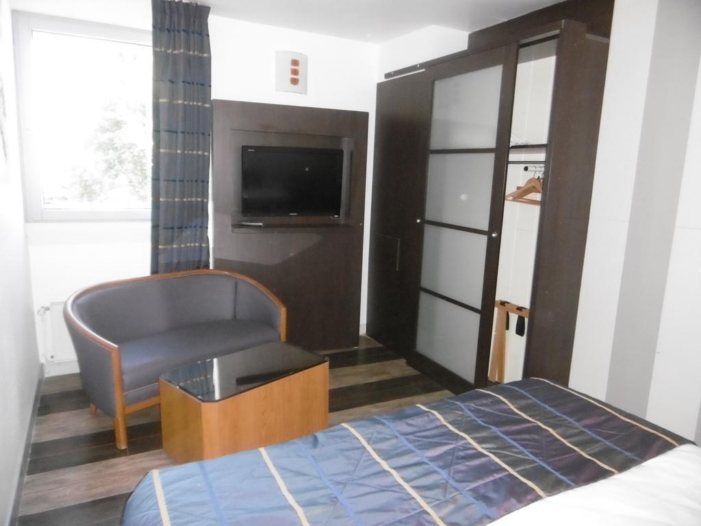 Hotel De L'Arrivee Guingamp Eksteriør bilde