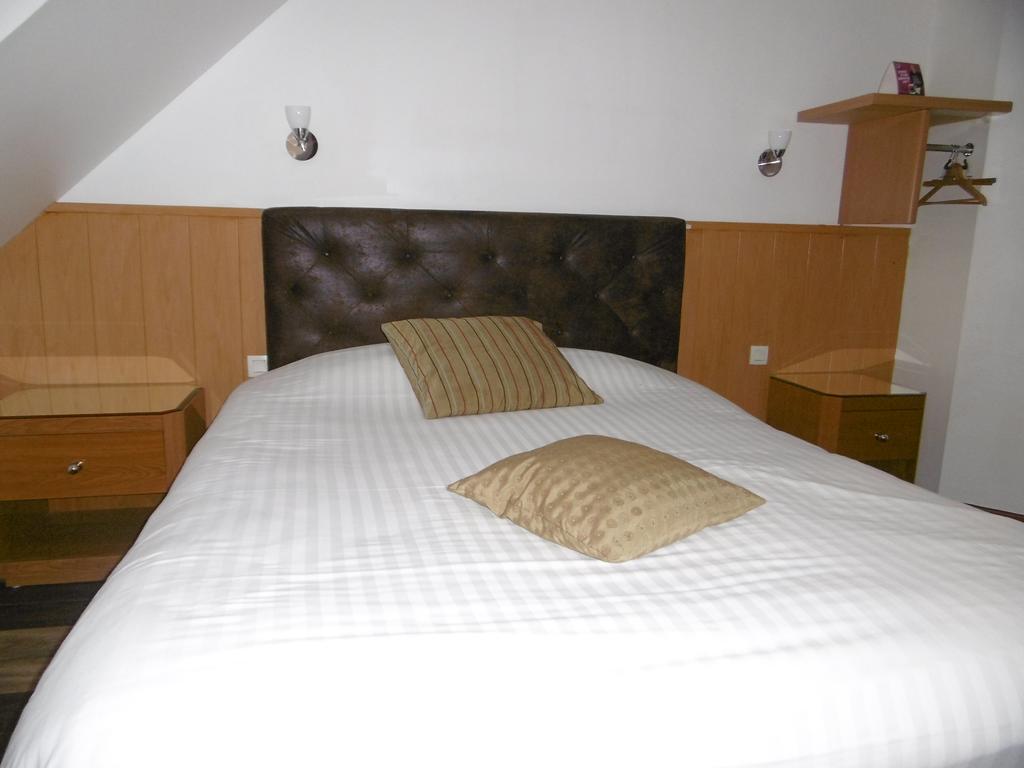 Hotel De L'Arrivee Guingamp Eksteriør bilde